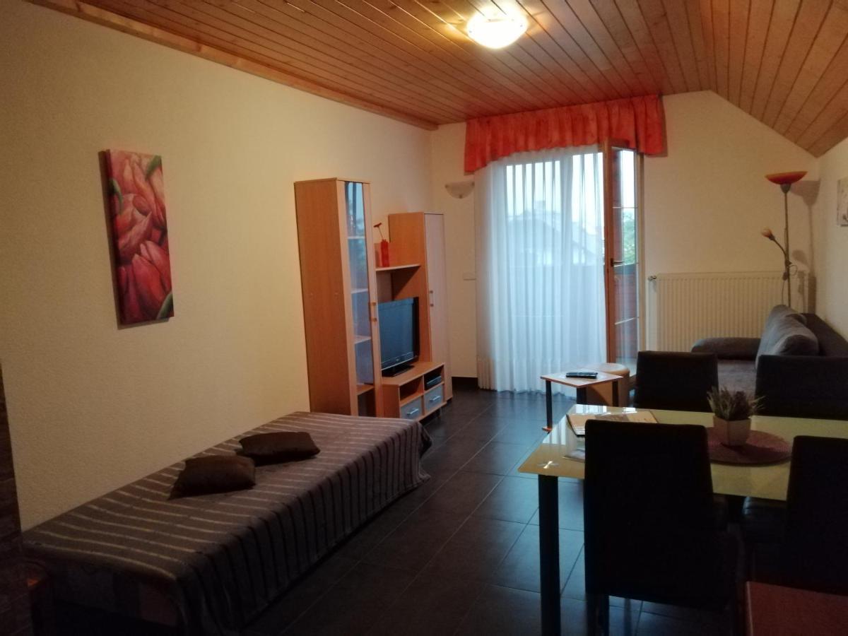 Wunderschone Ferienwohnung Mit Blick Auf Die Karawanken Згорнье-Горье Экстерьер фото