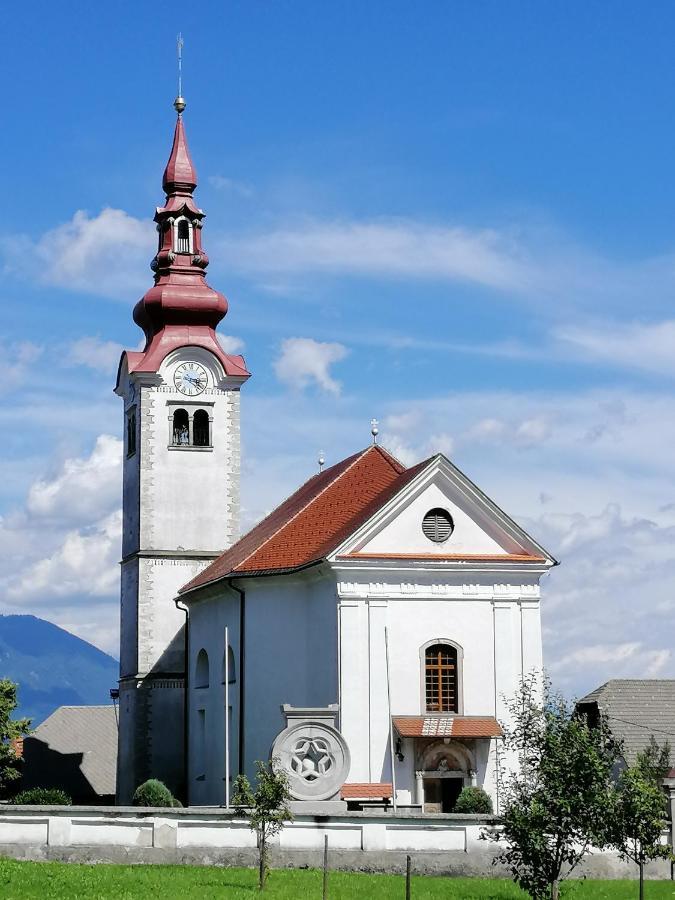 Wunderschone Ferienwohnung Mit Blick Auf Die Karawanken Згорнье-Горье Экстерьер фото