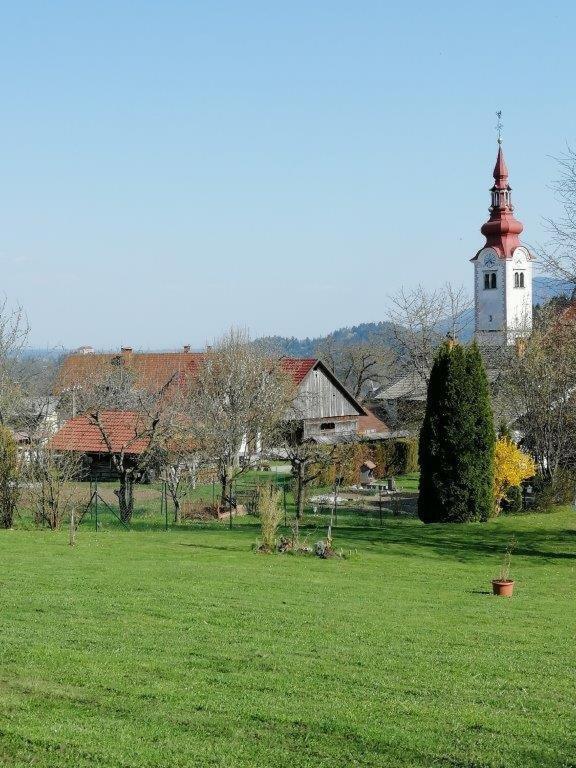 Wunderschone Ferienwohnung Mit Blick Auf Die Karawanken Згорнье-Горье Экстерьер фото