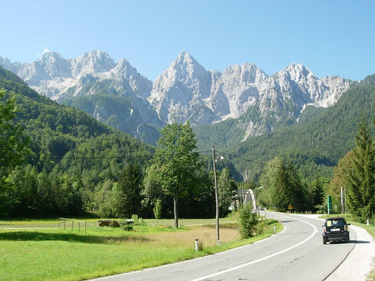 Wunderschone Ferienwohnung Mit Blick Auf Die Karawanken Згорнье-Горье Экстерьер фото