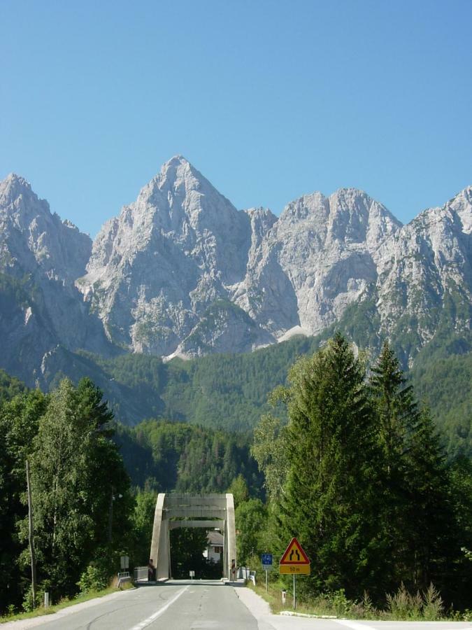 Wunderschone Ferienwohnung Mit Blick Auf Die Karawanken Згорнье-Горье Экстерьер фото